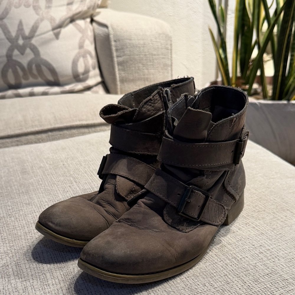 Steve Madden Brown Ankle Boots